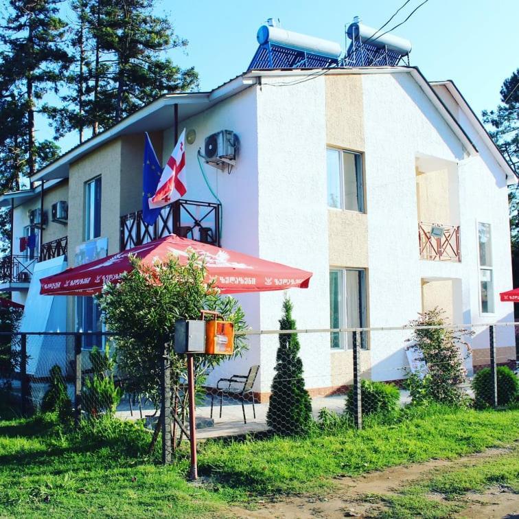 Hotel Sunrise In Уреки Экстерьер фото
